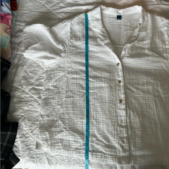 Old Navy Crinkle Gauze Button Down Shirt - Picture 10 of 10